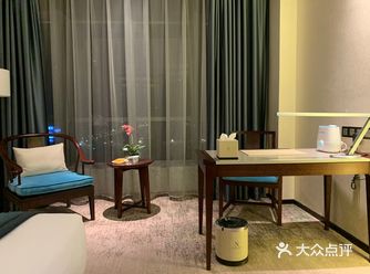 便在嘉峪关住下，朋友推荐的酒店，没想到