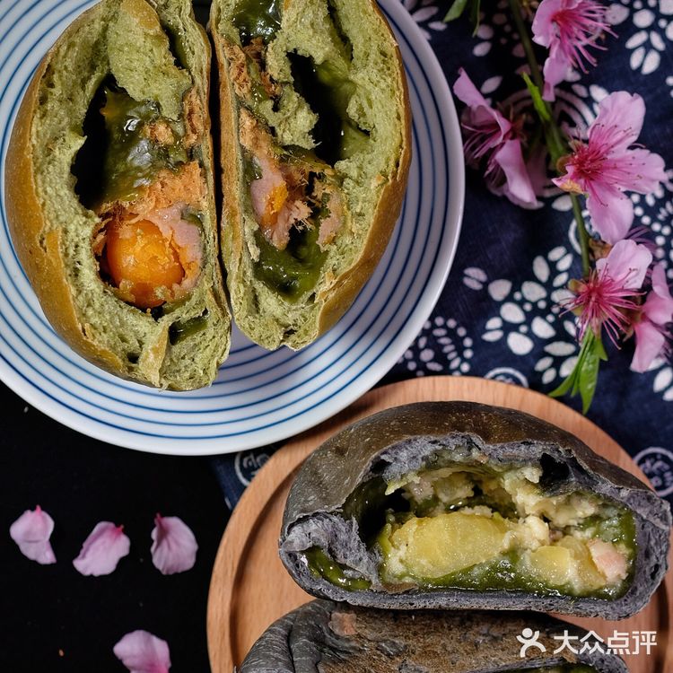 今年寒食节不吃青团啦 我吃喜茶青团包   喜茶青团包