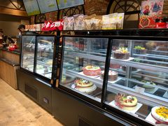 面包甜点陈列柜-皇冠幸福里动物奶油生日蛋糕(万达店)