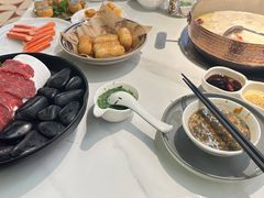 -洪氏嗨捞·广东猪肚鸡·椰子鸡火锅(西咸万象城店)