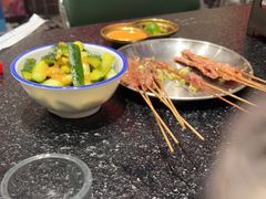 -何妹湿辣牛肉·粤式烧烤砂煲(桂雅路店)