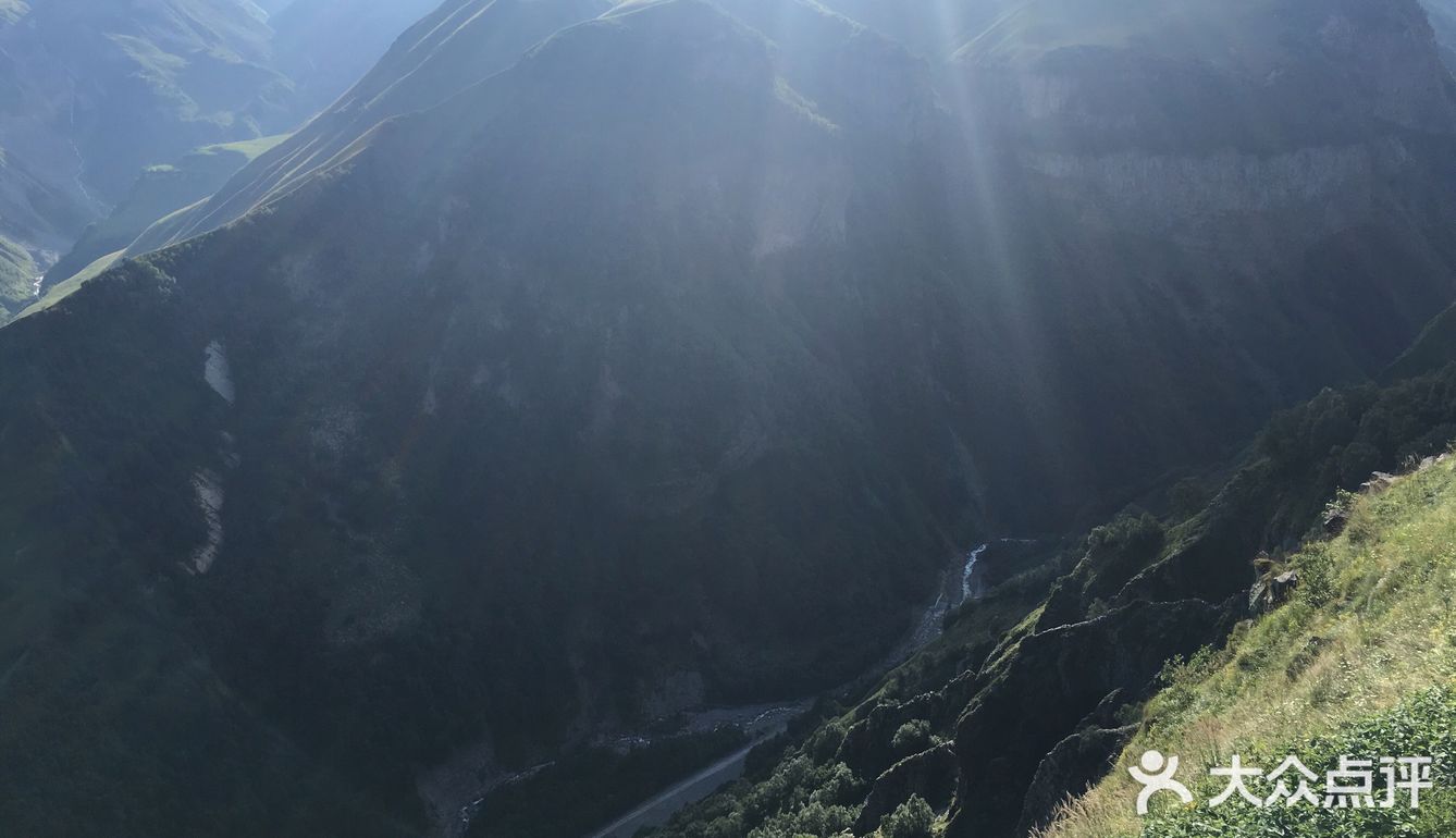 这是在格格纪念碑旁边的一个观景台