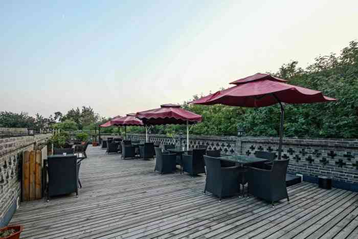 秋果四合院酒店(北京南锣鼓巷鼓楼后海店"交通便利,很好找.