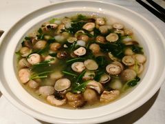荠菜草菇烩虾仁-和记小菜(大宁店)