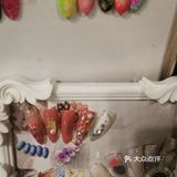 会根据你的气质推荐美甲的款式