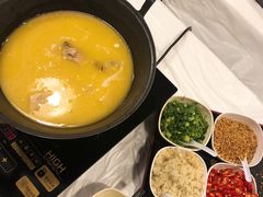 -鲜入围煮花胶鸡海鲜火锅