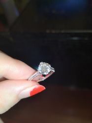 -威德钻石-克拉钻大本营(南京东路店)