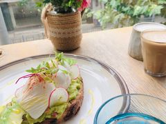 牛油果温泉蛋吐司-O'mills Sourdough Bakery&Bistro(永嘉路店)