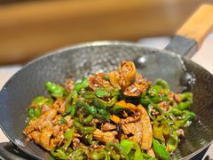 辣椒炒肉配卷饼-有位虾匠·胶东土菜小馆(市北店)