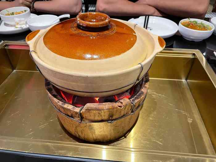 朱雀打边炉(湖滨88店)-"92店名:朱雀99地点:平海路124号.