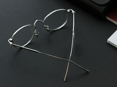 -目艮眼镜SHOWROOM(品牌集合店)