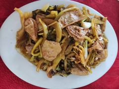 酸菜炒大肠-正宗高流河饭店原创风姜鸡