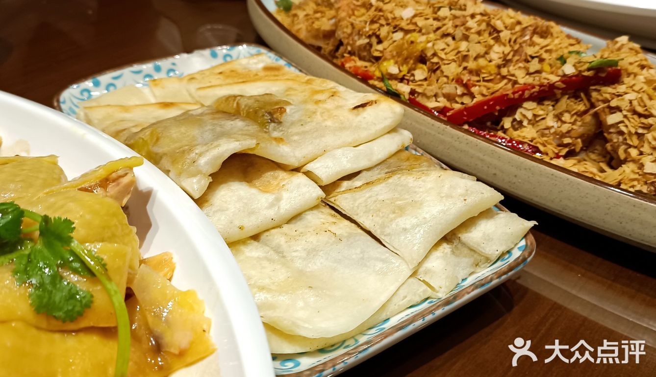 四个人点了满满一大桌都吃完了哈哈太好吃啦