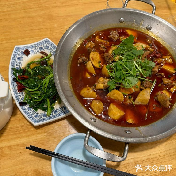 这家店位于成都市天府新区隆翔街 这边我没怎么来过