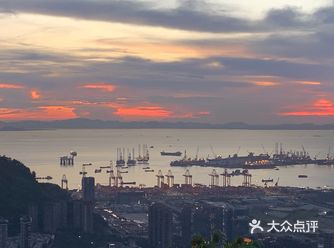 生活匆忙 别错过日落和夕阳 忙着生活 也别忘记身边风