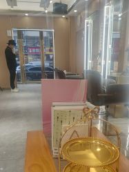 -一東造型烫发染发
