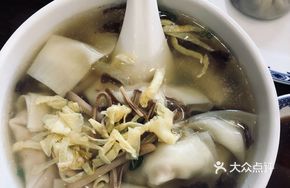 Shrimp and Pork Dumplings in Clear Soup