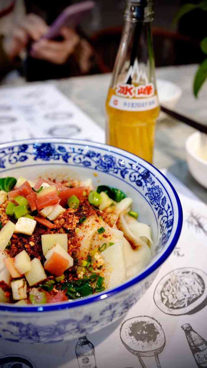 高桌子低板凳(凯德天府店)-"「biangbiang面」挺喜欢来这里吃.