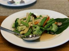 -Chom Cafe and Restaurant