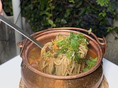 -饱嗝·小炒云南菜·见手青乌鸡汤锅(来凤街国创园店)