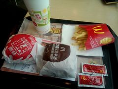 -麦当劳(展览路店)