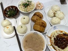 -李与白包子铺(桐梓林店)