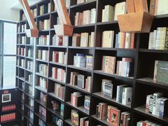 -钟书阁(松江泰晤士小镇店)