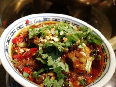 -沪小二炭火蛙锅(淮海中路美食不夜城店)