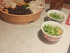 -尚尚仙·酸汤猪手·猪肚鸡火锅(华联万柳购物中心店)