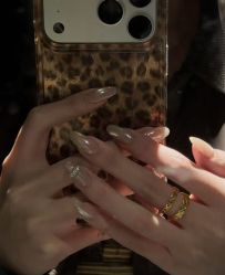 -纤贝儿美甲·科技美肤