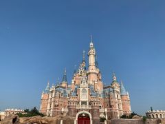 -奕欧来上海购物村停车场