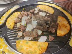 -山野的朋友露营炭火烤肉