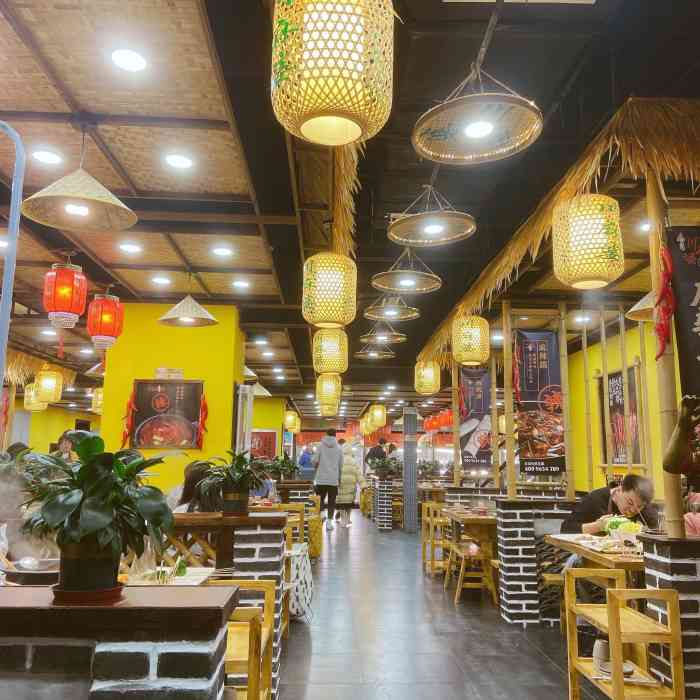 川麻婆泥锅涮肚串串香火锅-"环境很好,服务也非常周到.