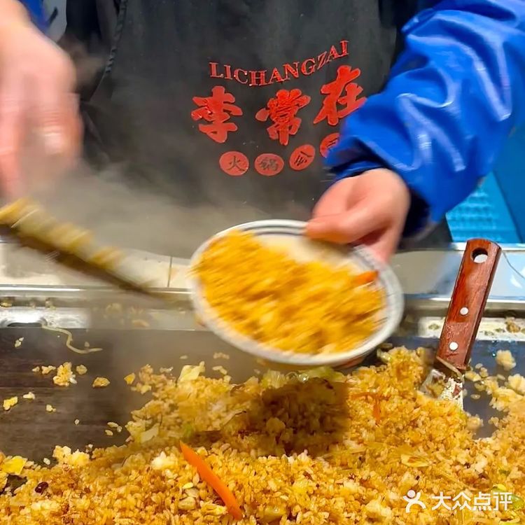 重庆人吃火锅已经！炫一大盆辣椒了