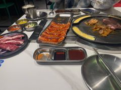 -山野的朋友露营炭火烤肉