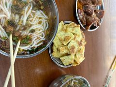 -鸿浩扒猪脚米线