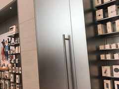 -Apple零售店(华贸购物中心店)
