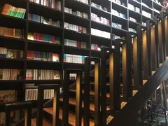 -钟书阁(松江泰晤士小镇店)