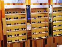 -LOOK眼镜·蔡司依视路配镜(宝山万达店)