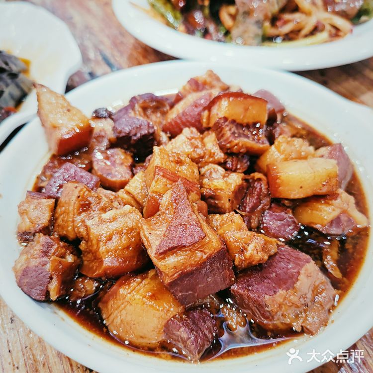 成都老牌苍蝇馆子代表之一，正餐宵夜都🉑，藕汤我能干三碗！