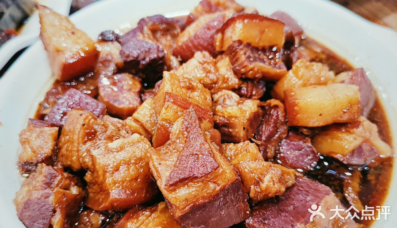 成都老牌苍蝇馆子代表之一，正餐宵夜都🉑，藕汤我能干三碗！