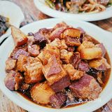 成都老牌苍蝇馆子代表之一，正餐宵夜都🉑，藕汤我能干三碗！