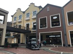 -王府井奥莱临潼小镇(临潼店)