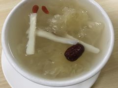 雪耳淮山清补凉-明记凉茶店(安富街店)