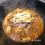 东吴城下地锅鸡，鸡肉入味饼儿香