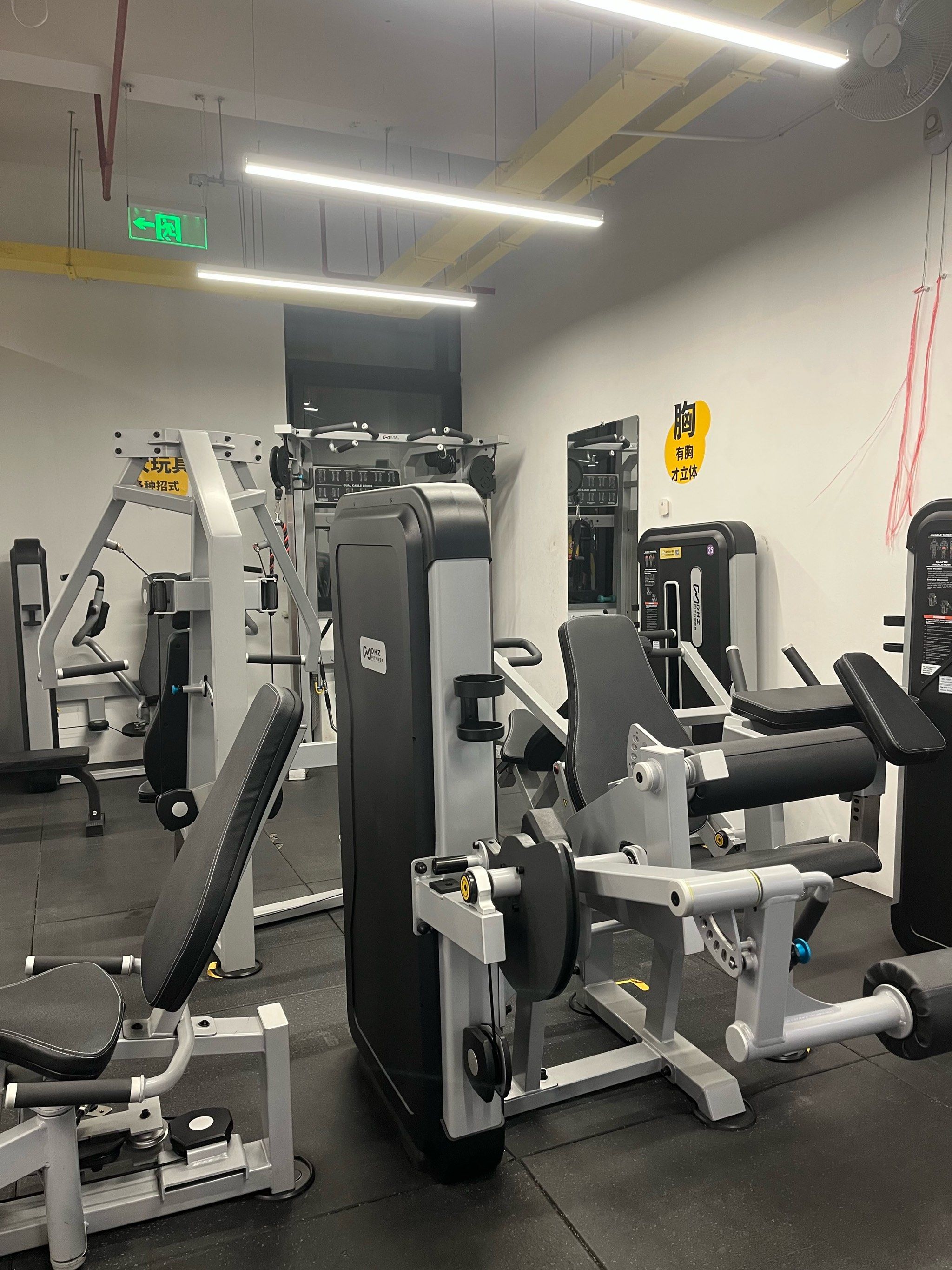 发条鸭无人健身房