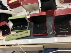 -聚云奢二手奢侈品黄金手表包包回收·中古店(三里屯总店)
