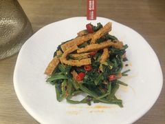 凉拌菠菜面筋-耶里夏丽·新疆菜·28年喀什老馆(田林东路店)
