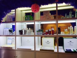 -苗方清颜专业祛痘养生