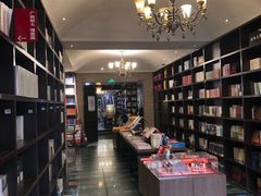 -钟书阁(松江泰晤士小镇店)